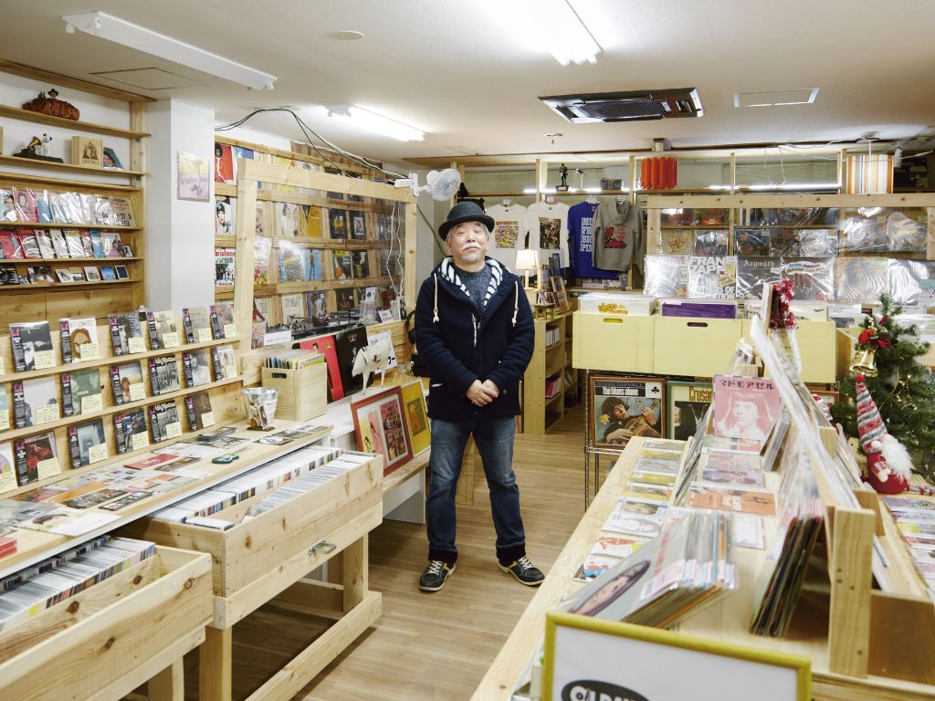 少し文化的になって店を出る
気分は何ものにも代えがたい
だからウチはしつこくものを出す ――長野和夫