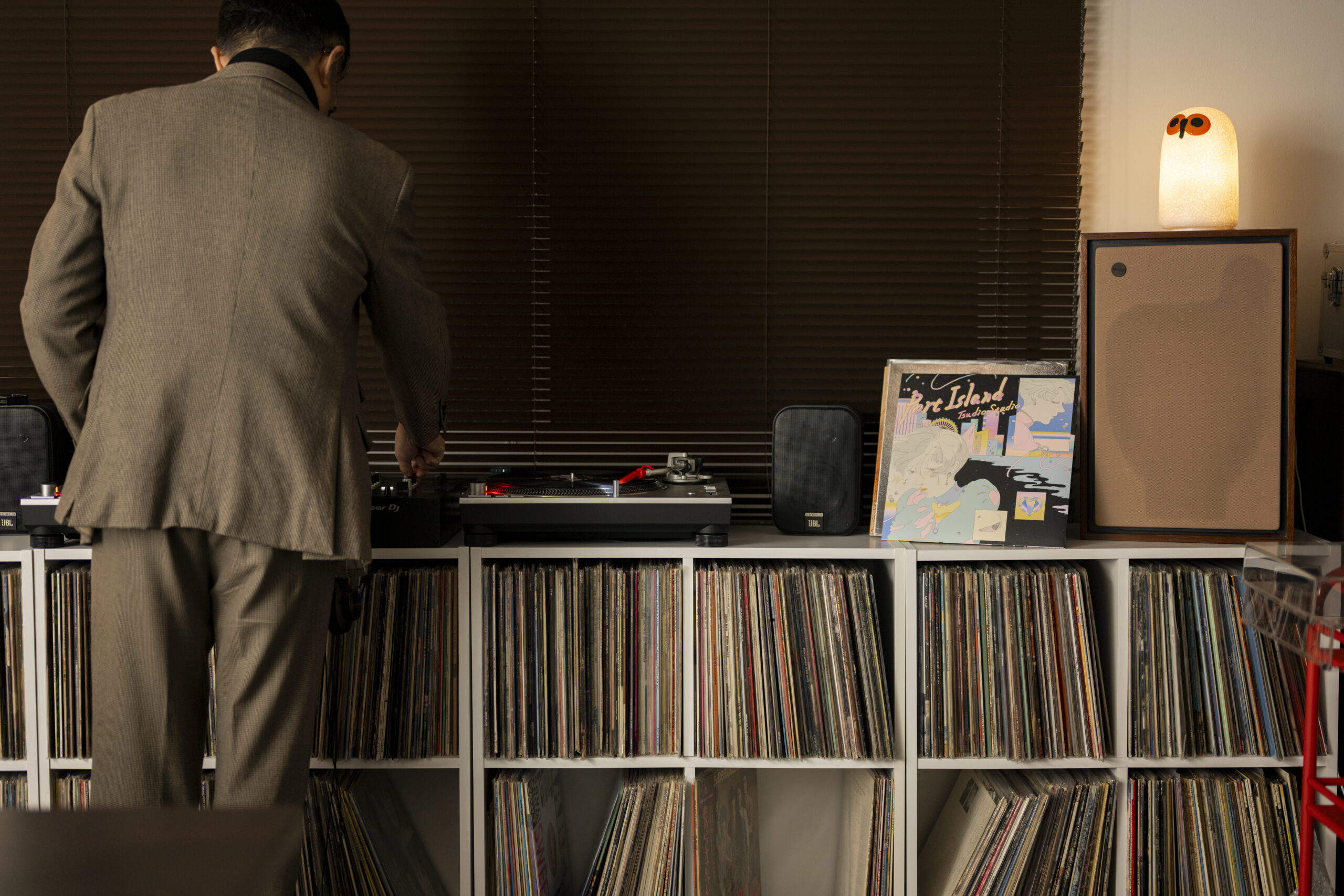 いち早く神戸レコードの
ガイドブックを刊行したい ――DJ HARRY